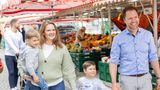 Wochenmarkt_Gemüse_Einkaufen_Familie_2022