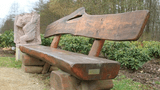 Bank und Figur im Kur- und Sagenpark