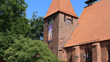 Workshopleiter Uwe Stelter (re.) mit Teilnehmenden von „Click im Kloster Ebstorf“