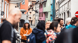 Menschengruppe in Lindau